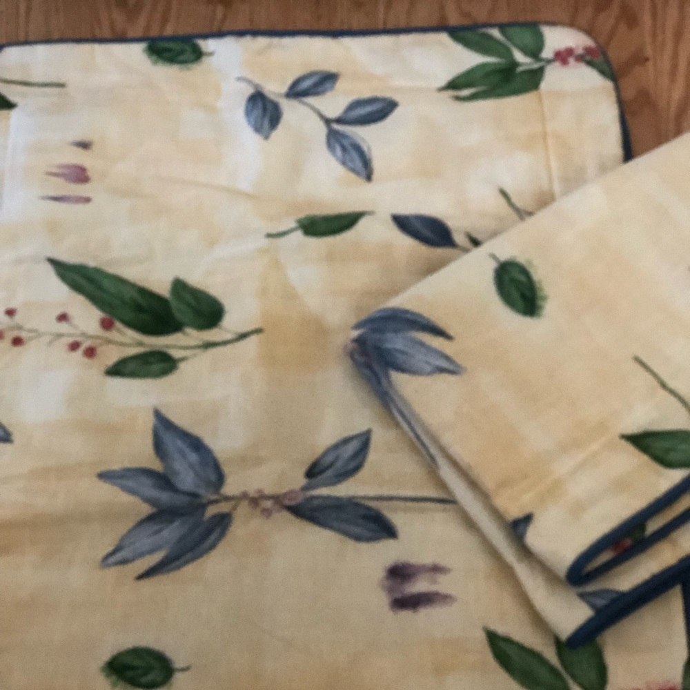 Croscill Botanica yellow floral shams set size king